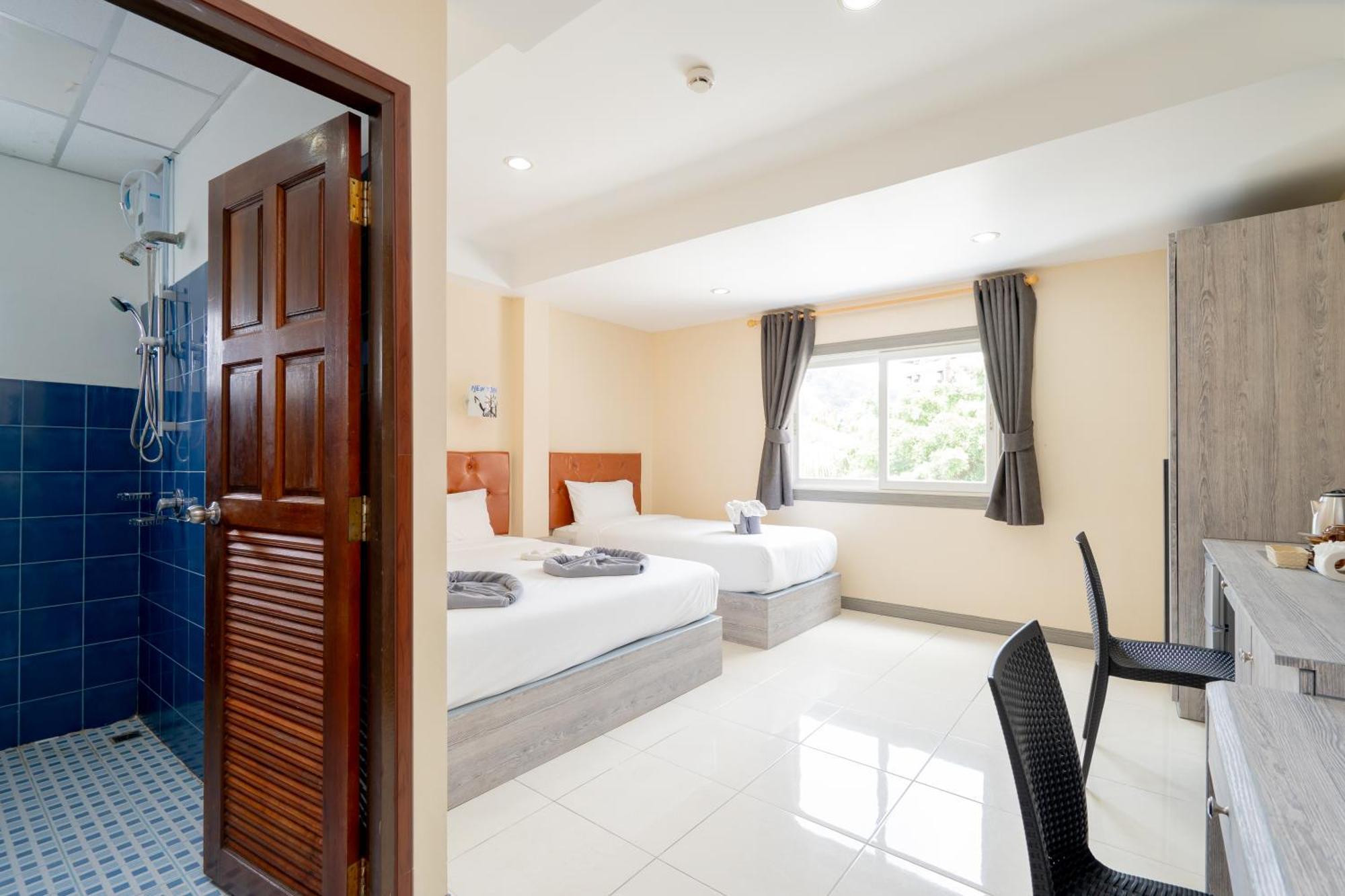 Square One Hotel Patong Exterior photo