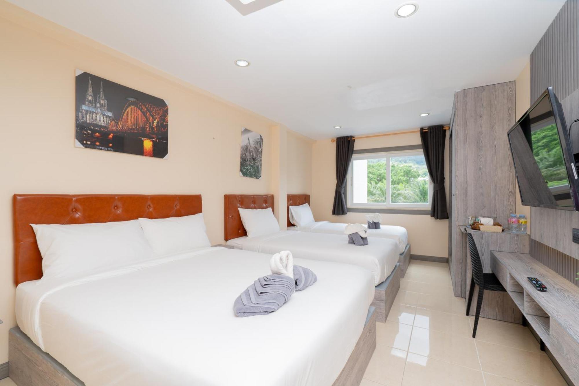 Square One Hotel Patong Exterior photo