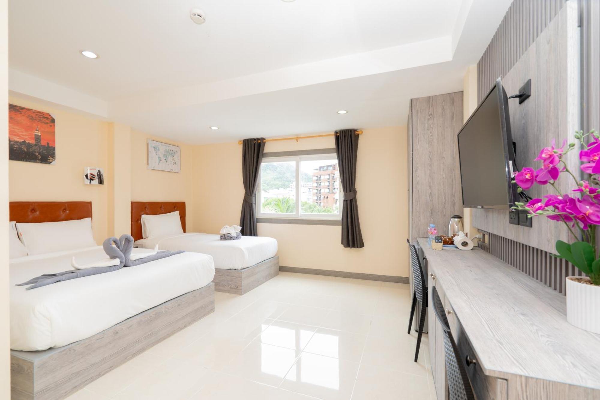 Square One Hotel Patong Exterior photo