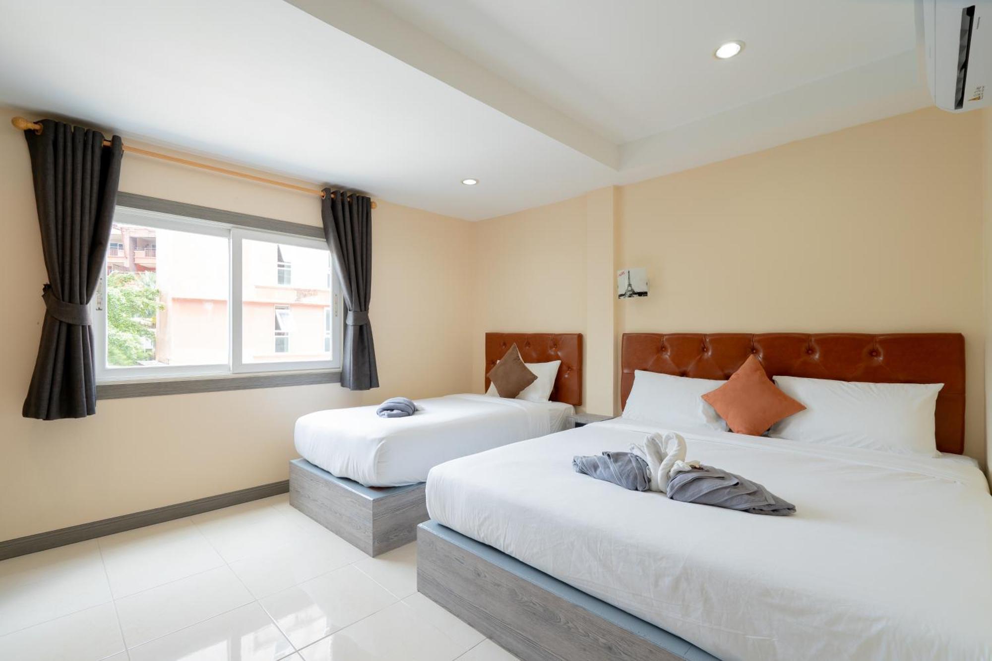 Square One Hotel Patong Exterior photo