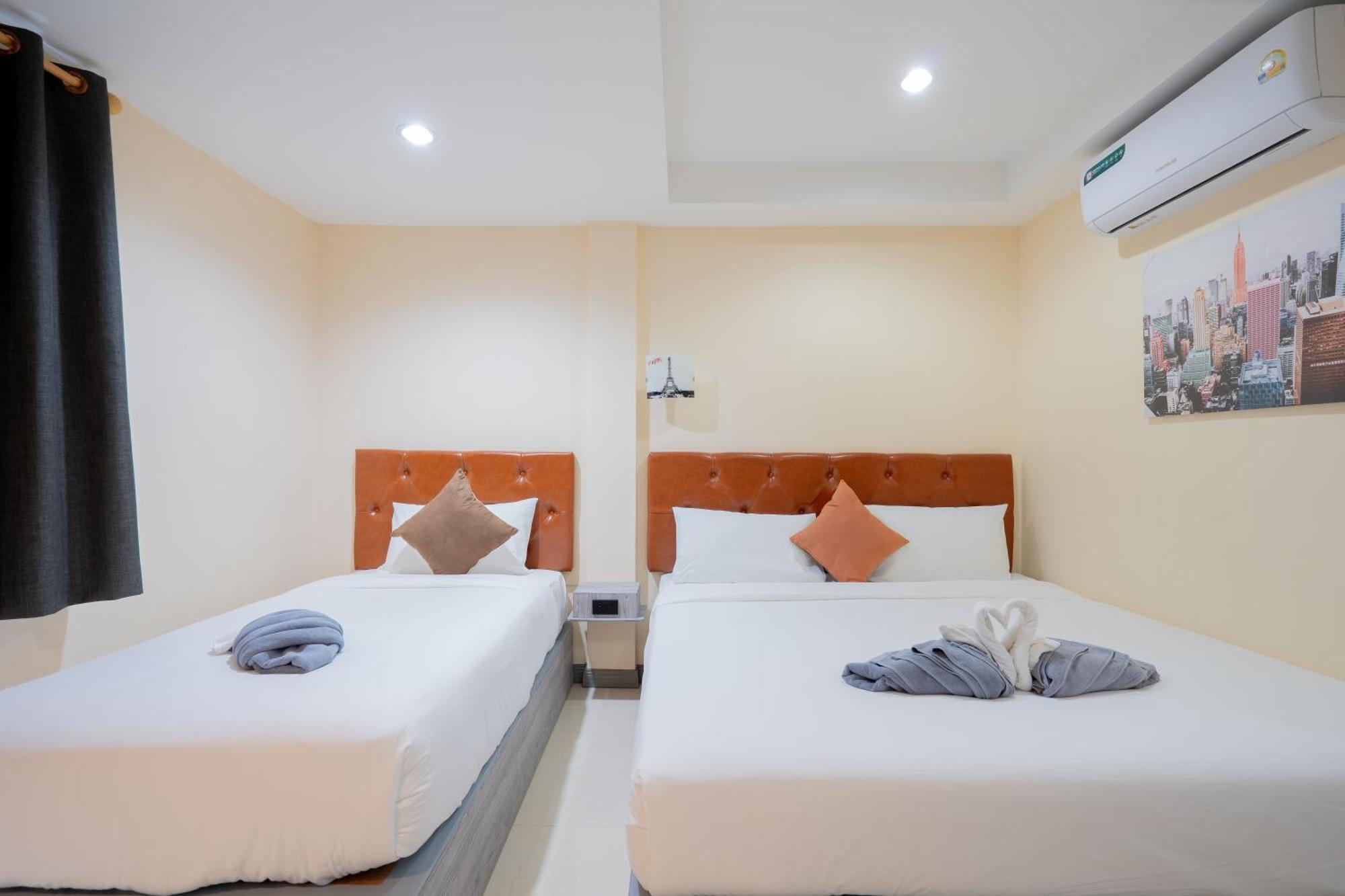 Square One Hotel Patong Exterior photo