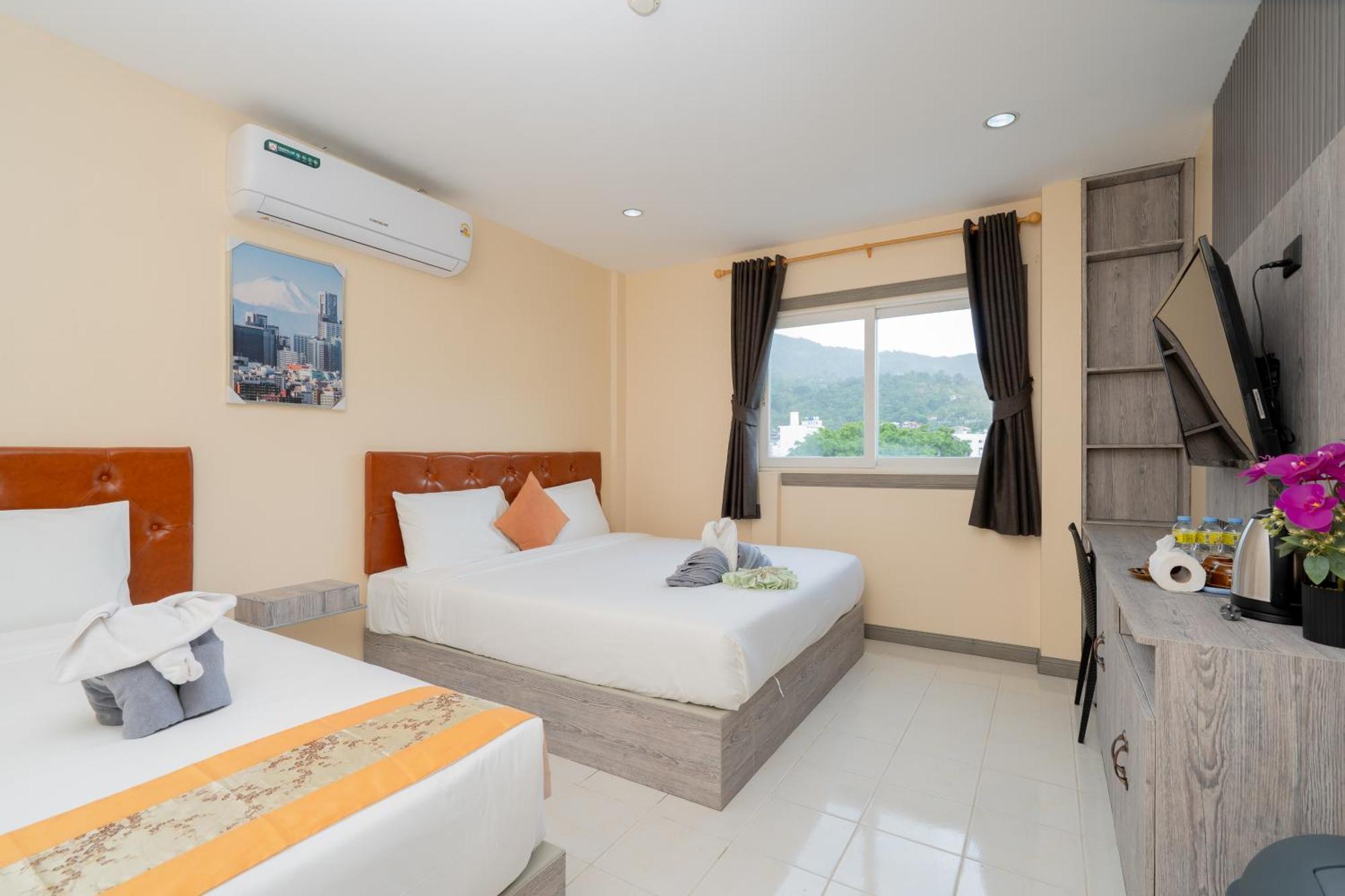 Square One Hotel Patong Exterior photo