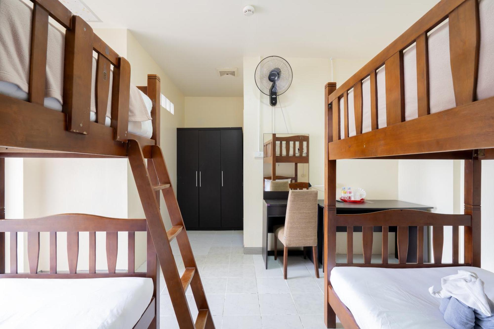 Square One Hotel Patong Exterior photo