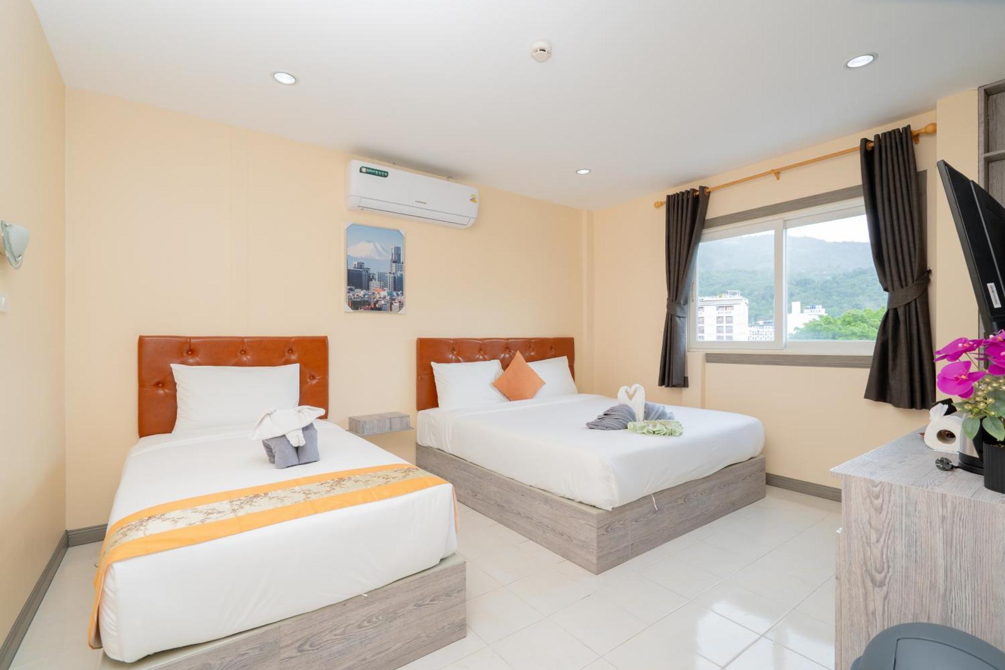 Square One Hotel Patong Exterior photo