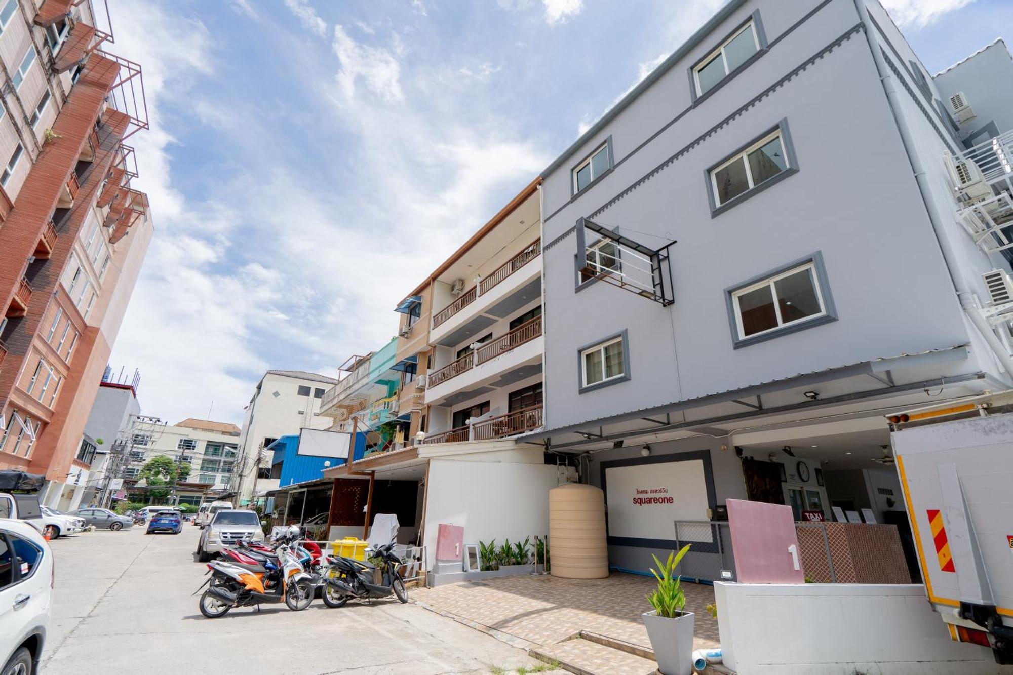 Square One Hotel Patong Exterior photo