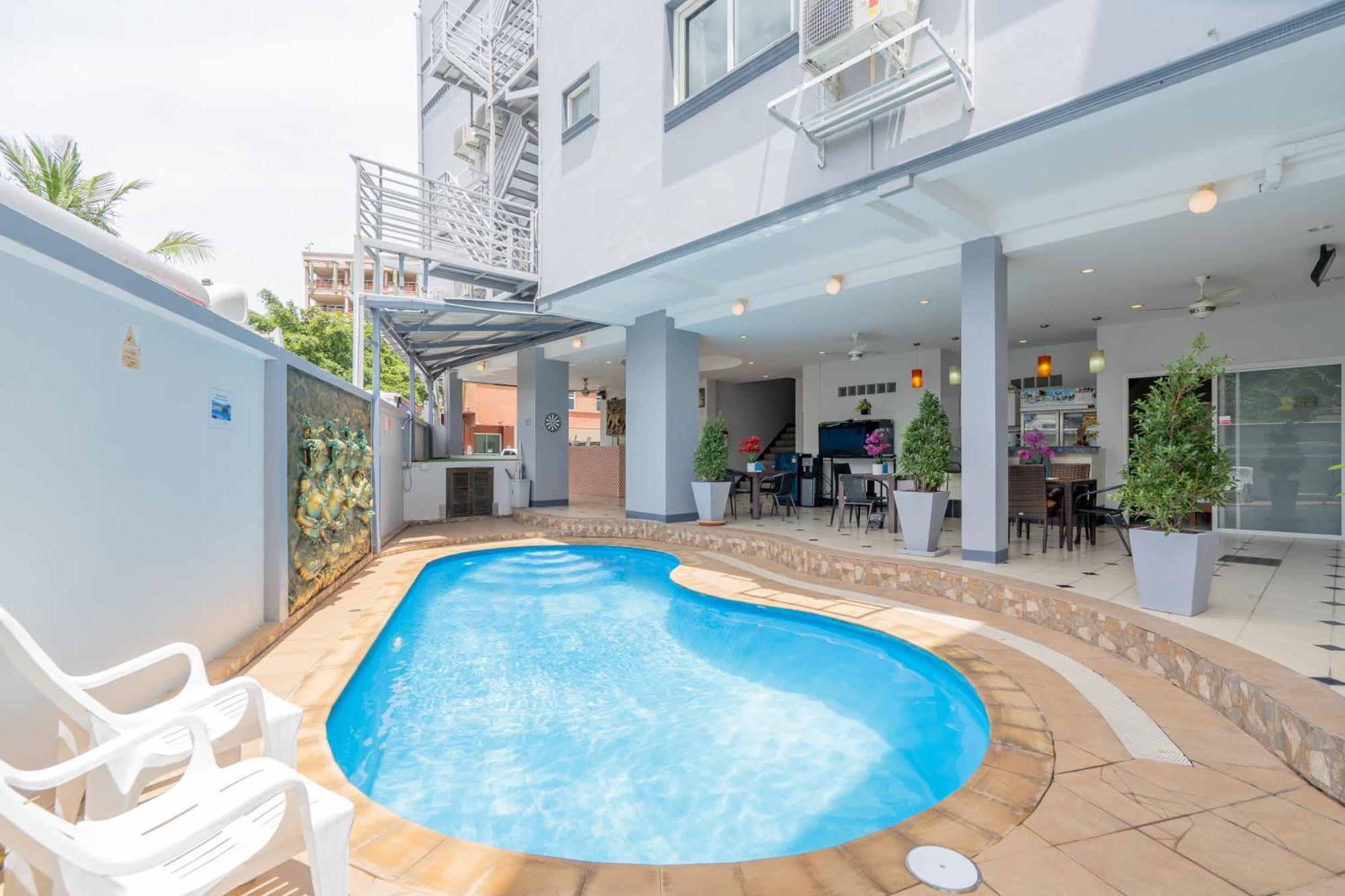 Square One Hotel Patong Exterior photo