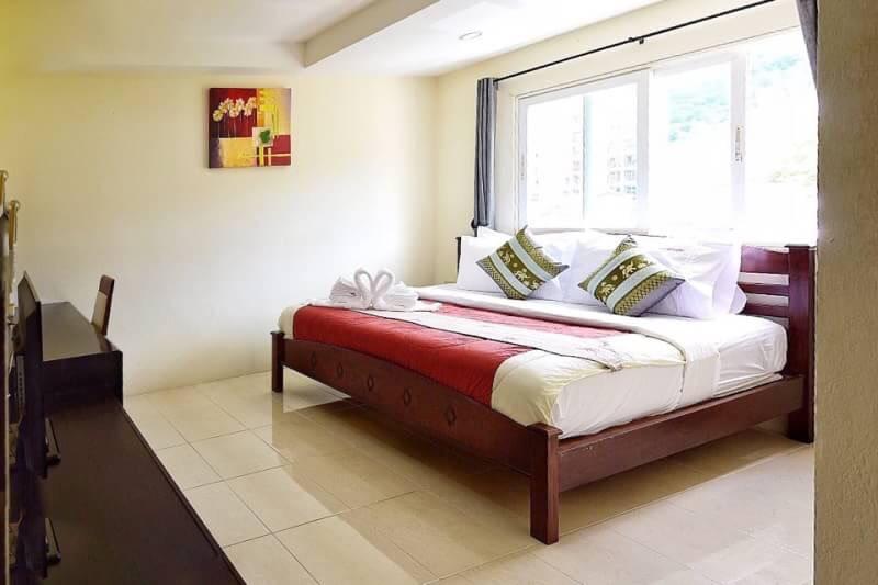 Square One Hotel Patong Exterior photo